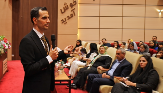 سمینار شکست پارادایم‌ها با فرهاد فضیلت در نجف‌آباد اصفهان